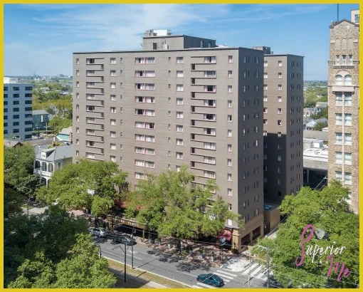 Avenue Plaza